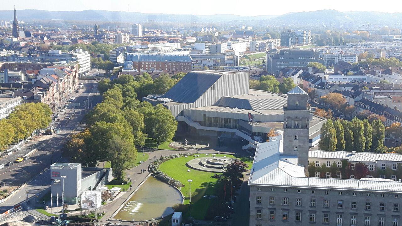 Karlsruhe oben und unten - Blick von oben auf das Badische Staatstheater